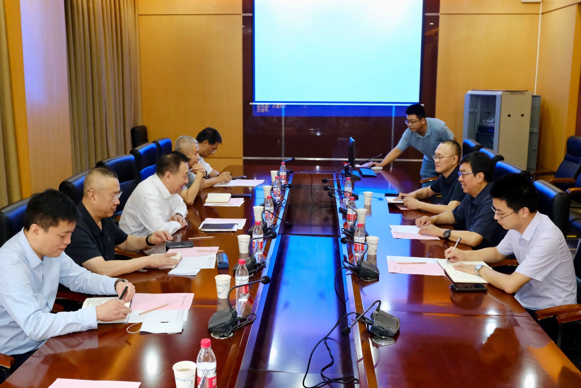 BB贝博艾弗森官网集团党委书记、、董事长金辉造访西北有色金属钻研院