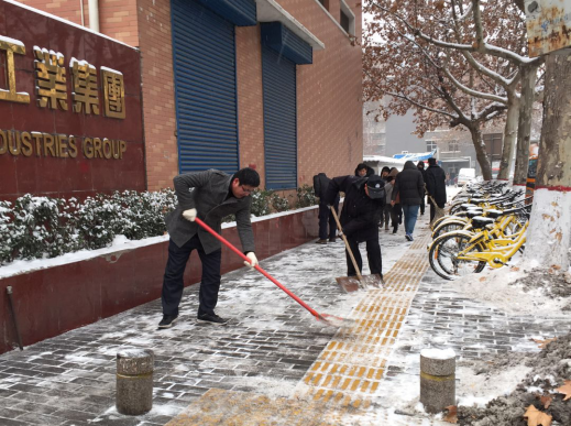 雪一向下，我们一向在：：BB贝博艾弗森官网集团除雪掠影